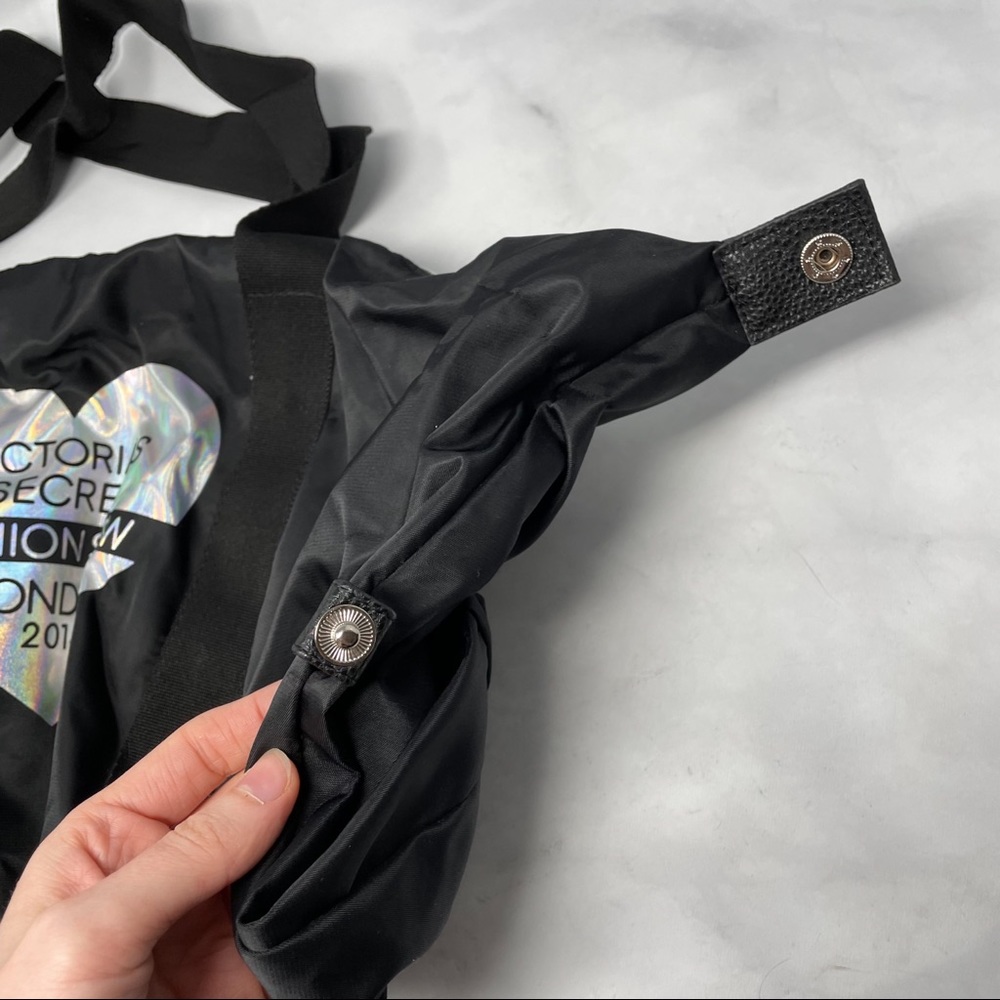 NEW 2 Piece Limited Edition Victoria's Secret London Fashion Show Duffle Bag Set - Picture 10 of 12